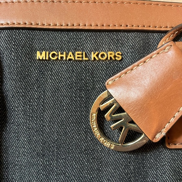 Michael Kors Dillon Dark Wash Denim and Brown Leather Crossbody w Dust Bag - Picture 4 of 8